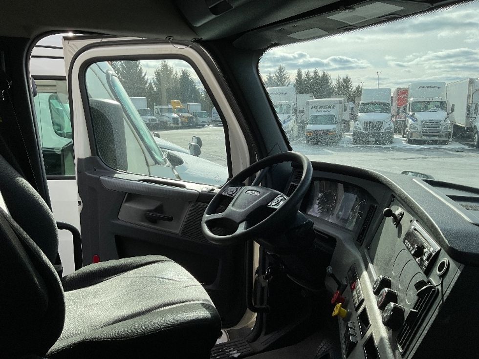 Day Cab Tractor-Heavy Duty Tractors-Freightliner-2019-T11664ST-Perrysburg-OH-462,869\n\t\tmiles-$ 45,500 - Image 14