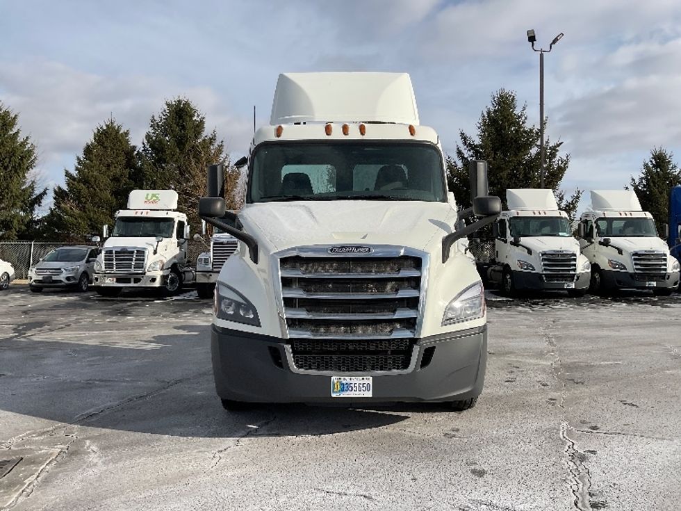 Day Cab Tractor-Heavy Duty Tractors-Freightliner-2019-T11664ST-Perrysburg-OH-462,869\n\t\tmiles-$ 45,500 - Image 2