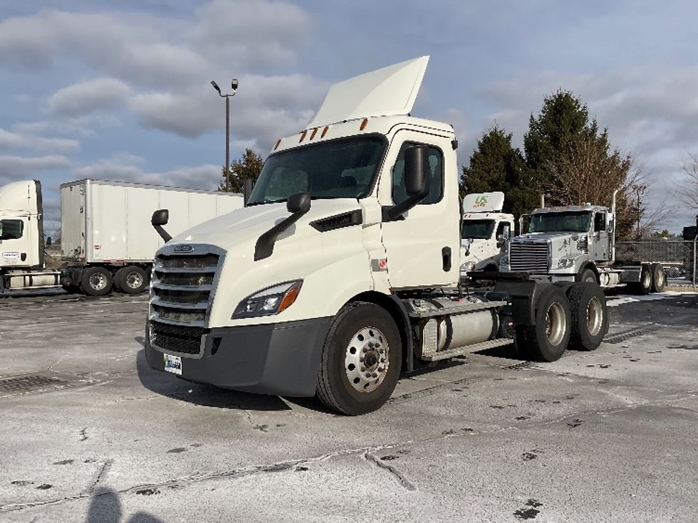 Day Cab Tractor-Heavy Duty Tractors-Freightliner-2019-T11664ST-Perrysburg-OH-462,869\n\t\tmiles-$ 45,500 - Image 3