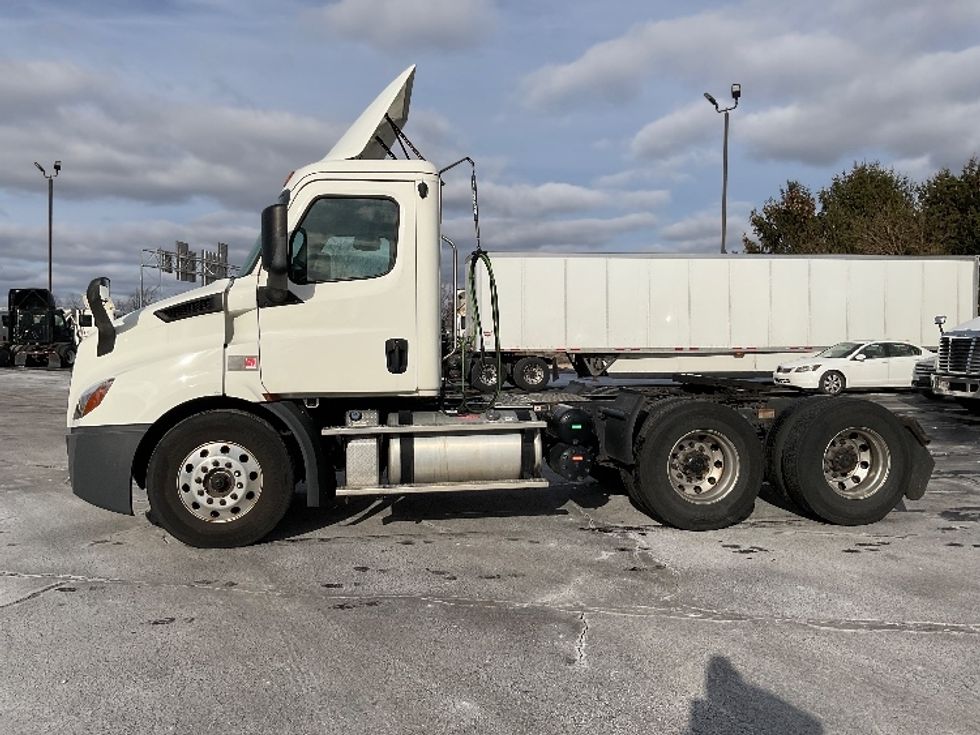 Day Cab Tractor-Heavy Duty Tractors-Freightliner-2019-T11664ST-Perrysburg-OH-462,869\n\t\tmiles-$ 45,500 - Image 4