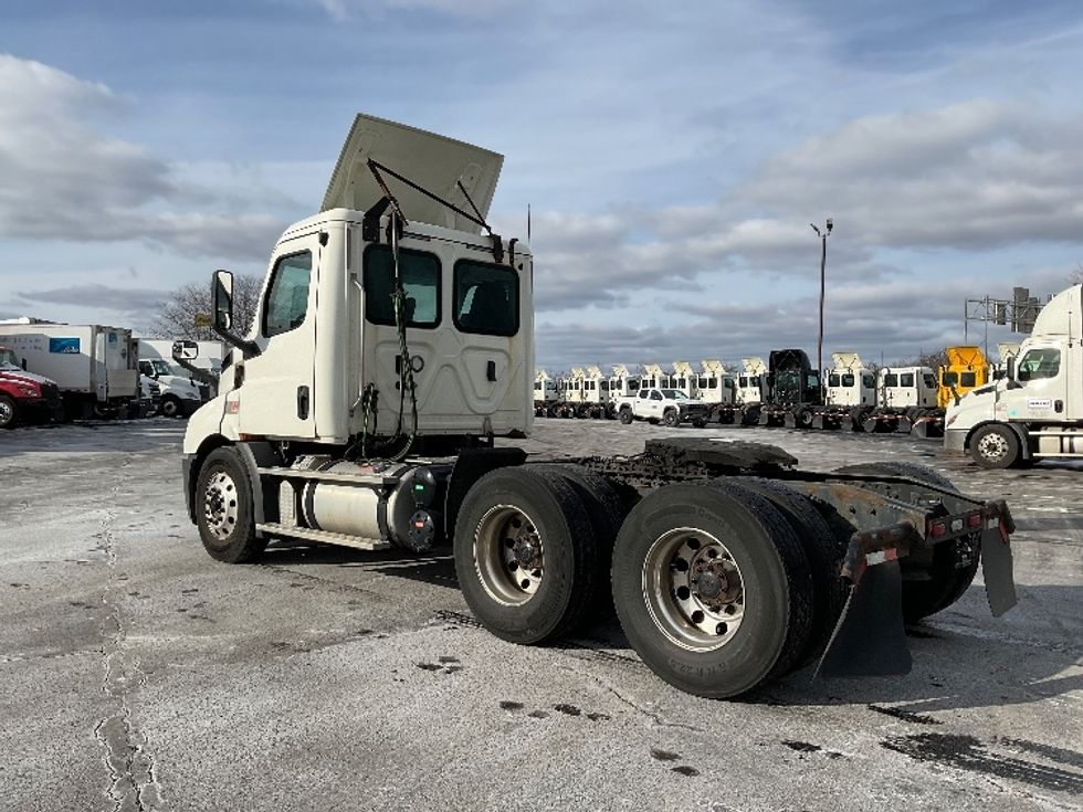Day Cab Tractor-Heavy Duty Tractors-Freightliner-2019-T11664ST-Perrysburg-OH-462,869\n\t\tmiles-$ 45,500 - Image 5