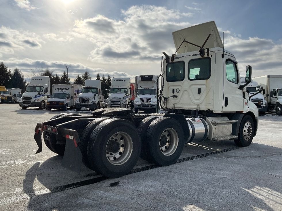 Day Cab Tractor-Heavy Duty Tractors-Freightliner-2019-T11664ST-Perrysburg-OH-462,869\n\t\tmiles-$ 45,500 - Image 7