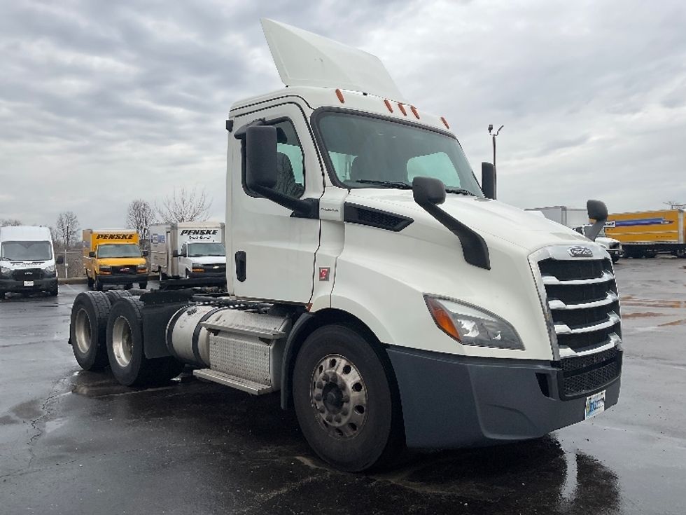 Day Cab Tractor-Heavy Duty Tractors-Freightliner-2019-T11664ST-Perrysburg-OH-493,959\n\t\tmiles-$ 41,750 - Image 1