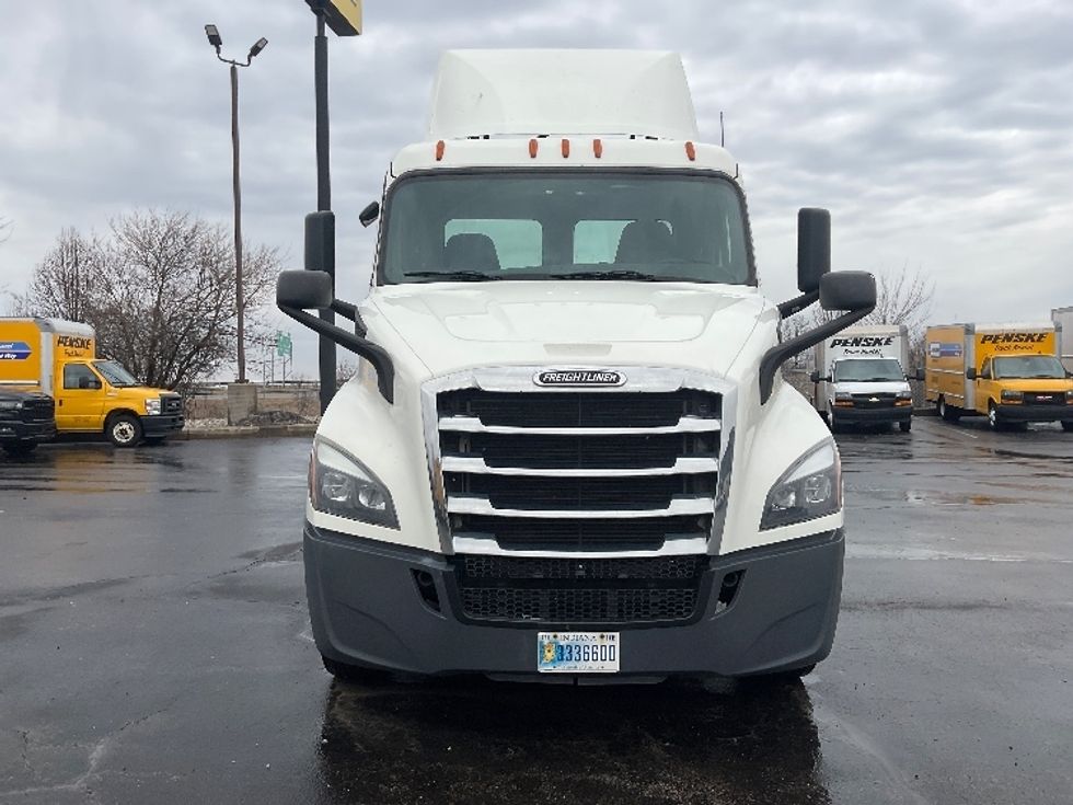 Day Cab Tractor-Heavy Duty Tractors-Freightliner-2019-T11664ST-Perrysburg-OH-493,959\n\t\tmiles-$ 41,750 - Image 2