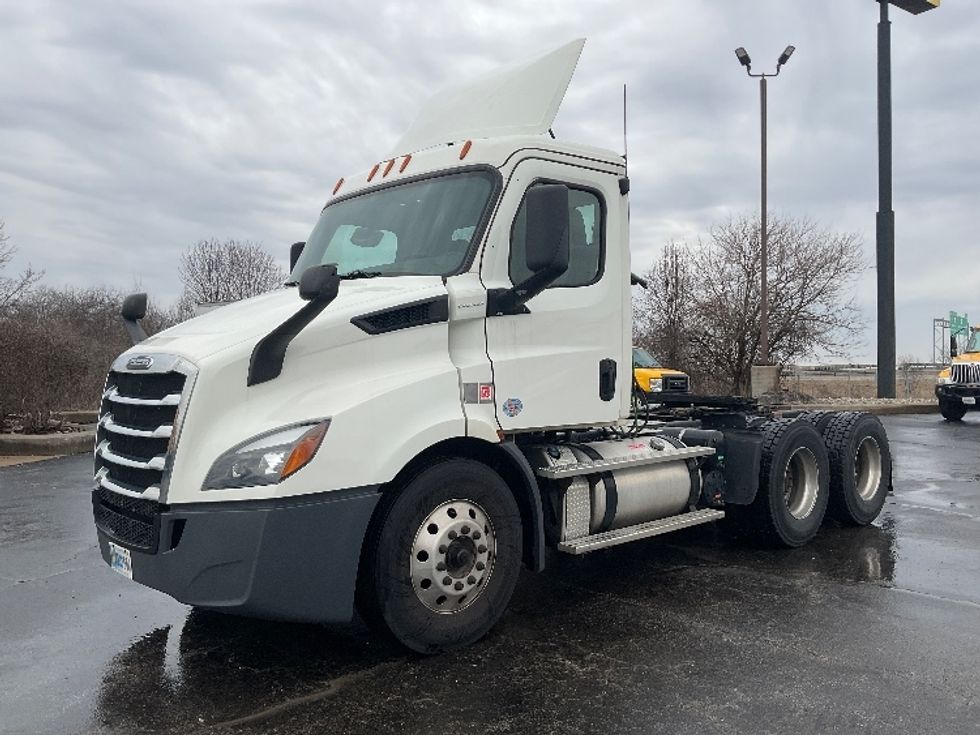 Day Cab Tractor-Heavy Duty Tractors-Freightliner-2019-T11664ST-Perrysburg-OH-493,959\n\t\tmiles-$ 41,750 - Image 3