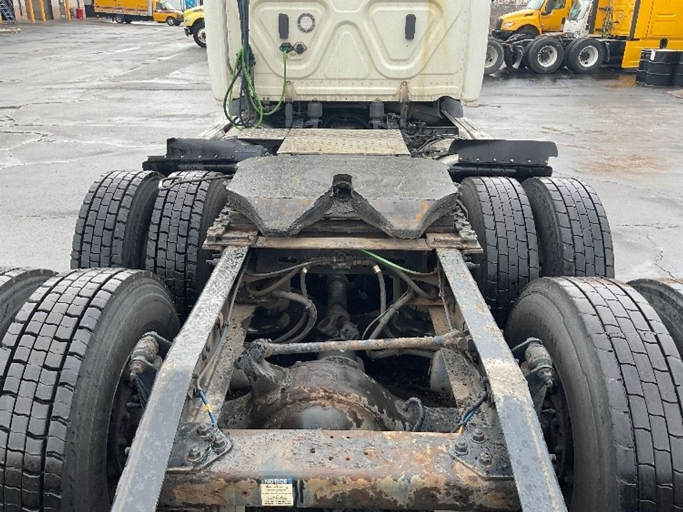 Day Cab Tractor-Heavy Duty Tractors-Freightliner-2019-T11664ST-Perrysburg-OH-493,959\n\t\tmiles-$ 41,750 - Image 6