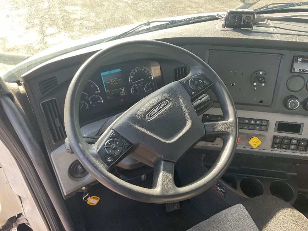 2019 Freightliner Cascadia 116" Day cab photo 11