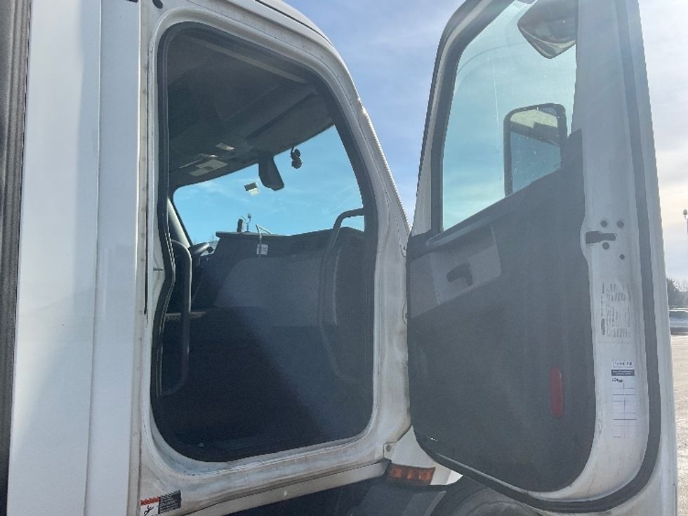 2019 Freightliner Cascadia 116" Day cab photo 12