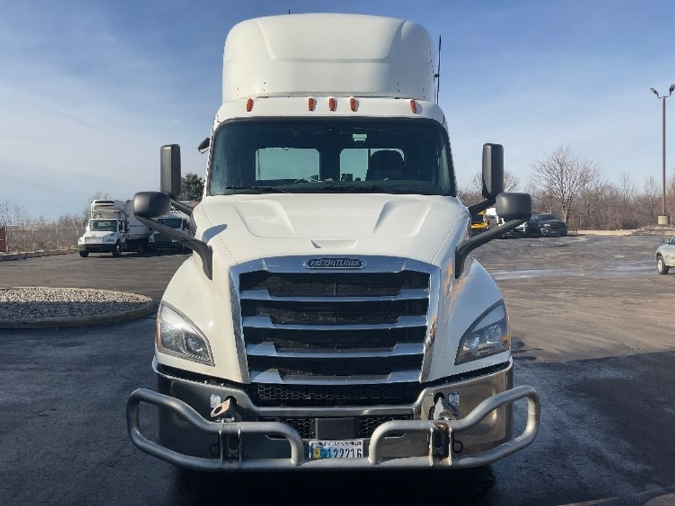 2019 Freightliner Cascadia 116" Day cab photo 2