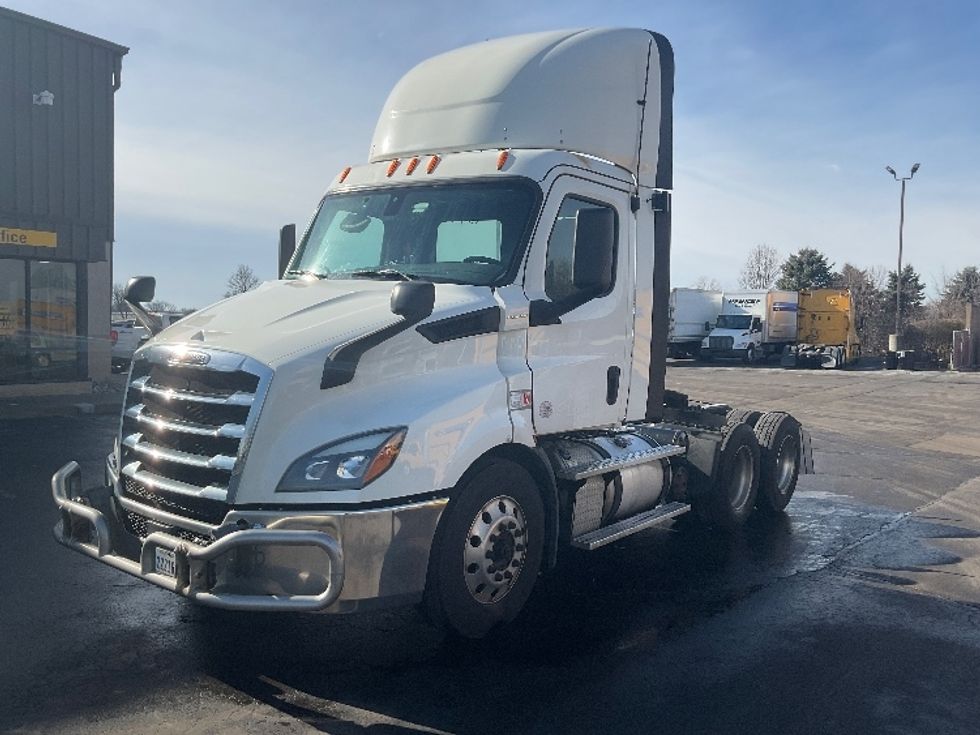 2019 Freightliner Cascadia 116" Day cab photo 3