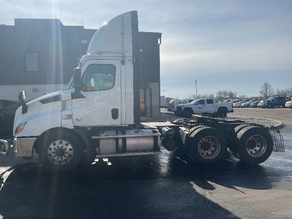 2019 Freightliner Cascadia 116" Day cab photo 4