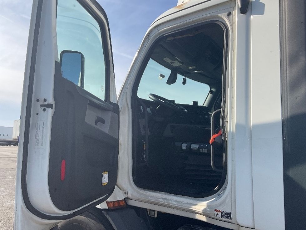 2019 Freightliner Cascadia 116" Day cab photo 9