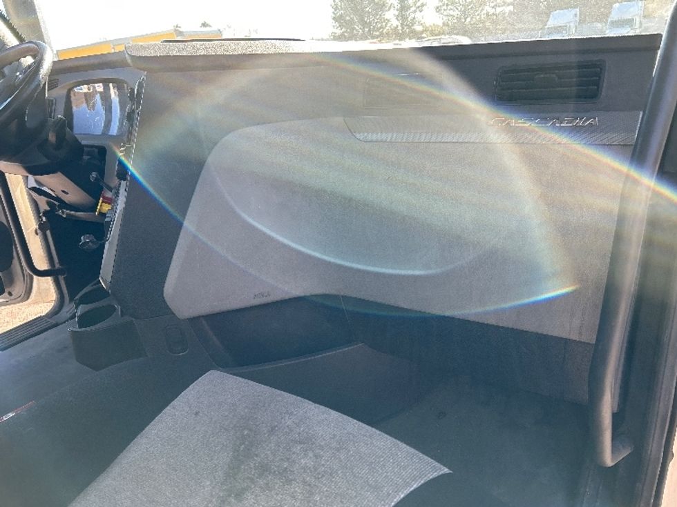 Day Cab Tractor-Heavy Duty Tractors-Freightliner-2019-T11664ST-Phoenix-AZ-112,922\n\t\tmiles-$ 53,500 - Image 13