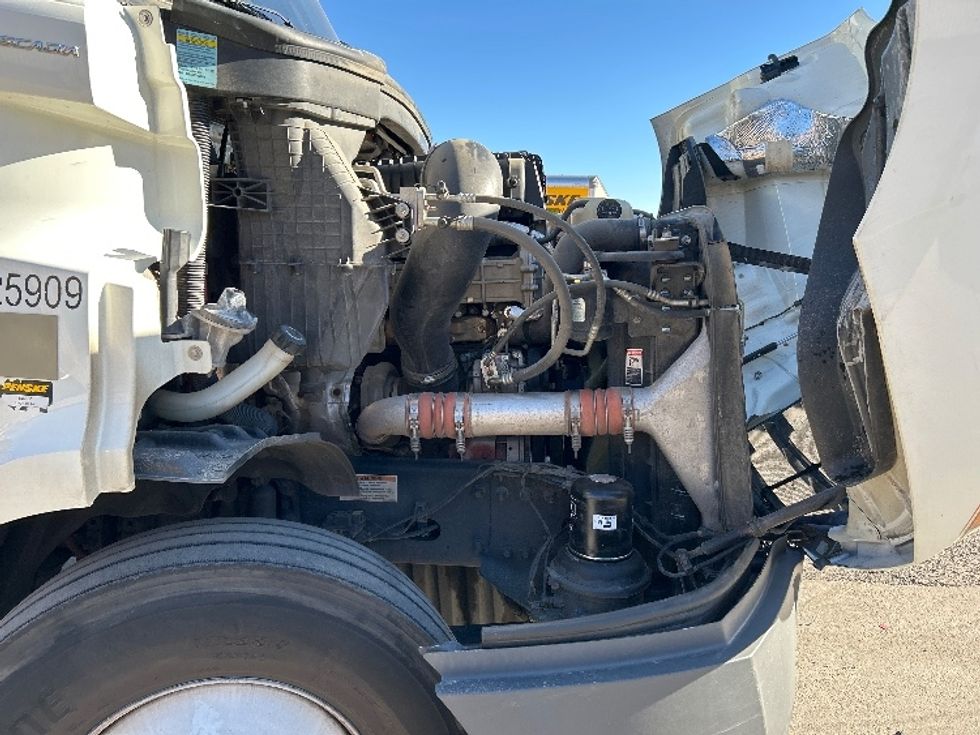 Day Cab Tractor-Heavy Duty Tractors-Freightliner-2019-T11664ST-Phoenix-AZ-112,922\n\t\tmiles-$ 53,500 - Image 15