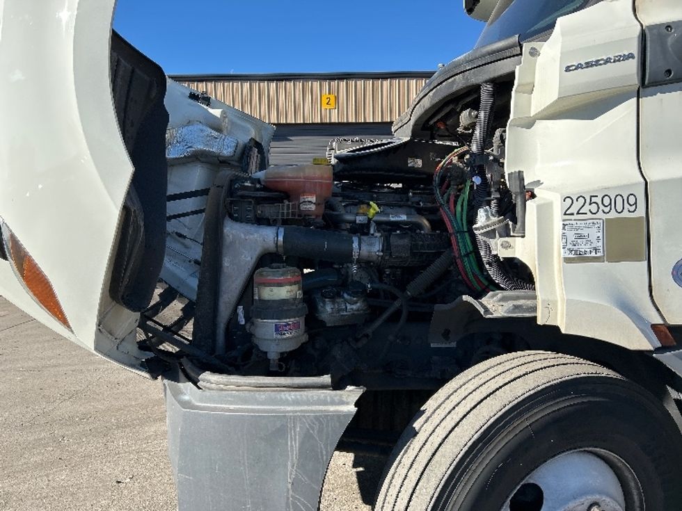 Day Cab Tractor-Heavy Duty Tractors-Freightliner-2019-T11664ST-Phoenix-AZ-112,922\n\t\tmiles-$ 53,500 - Image 16