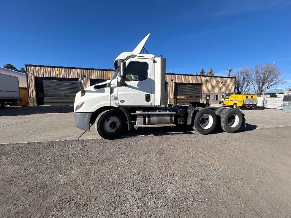 Day Cab Tractor-Heavy Duty Tractors-Freightliner-2019-T11664ST-Phoenix-AZ-112,922\n\t\tmiles-$ 53,500 - Image 4