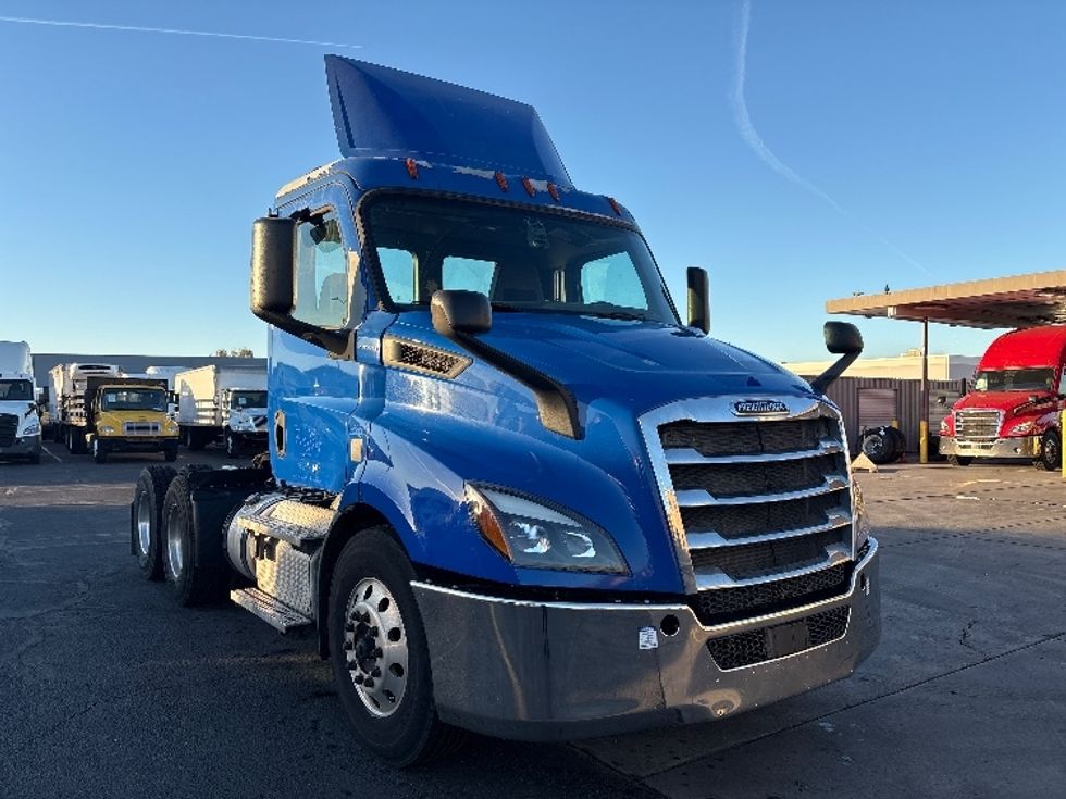Day Cab Tractor-Heavy Duty Tractors-Freightliner-2019-T11664ST-Phoenix-AZ-186,498\n\t\tmiles-$ 53,500 - Image 1