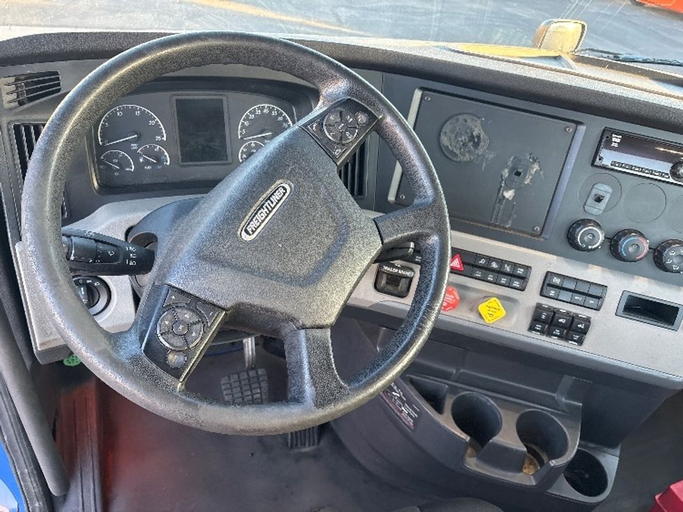 Day Cab Tractor-Heavy Duty Tractors-Freightliner-2019-T11664ST-Phoenix-AZ-186,498\n\t\tmiles-$ 53,500 - Image 11