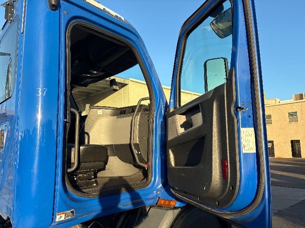 Day Cab Tractor-Heavy Duty Tractors-Freightliner-2019-T11664ST-Phoenix-AZ-186,498\n\t\tmiles-$ 53,500 - Image 12