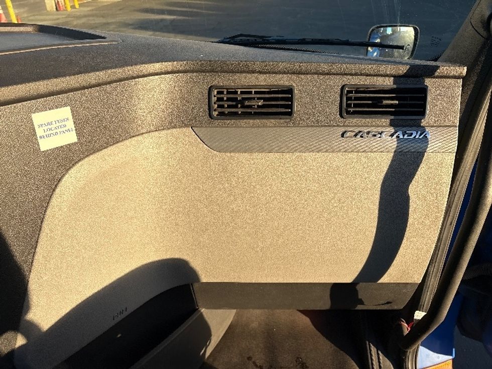 Day Cab Tractor-Heavy Duty Tractors-Freightliner-2019-T11664ST-Phoenix-AZ-186,498\n\t\tmiles-$ 53,500 - Image 13