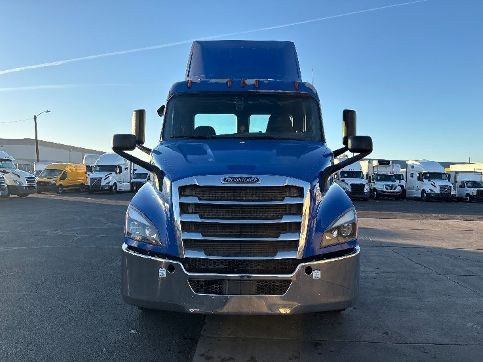 Day Cab Tractor-Heavy Duty Tractors-Freightliner-2019-T11664ST-Phoenix-AZ-186,498\n\t\tmiles-$ 53,500 - Image 2