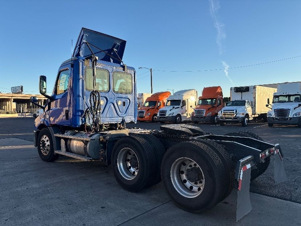 Day Cab Tractor-Heavy Duty Tractors-Freightliner-2019-T11664ST-Phoenix-AZ-186,498\n\t\tmiles-$ 53,500 - Image 5
