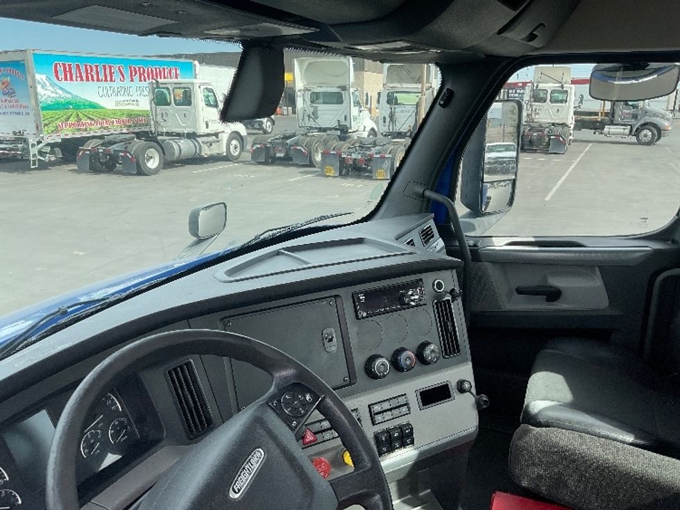 Day Cab Tractor-Heavy Duty Tractors-Freightliner-2019-T11664ST-Phoenix-AZ-208,538\n\t\tmiles-$ 51,500 - Image 10