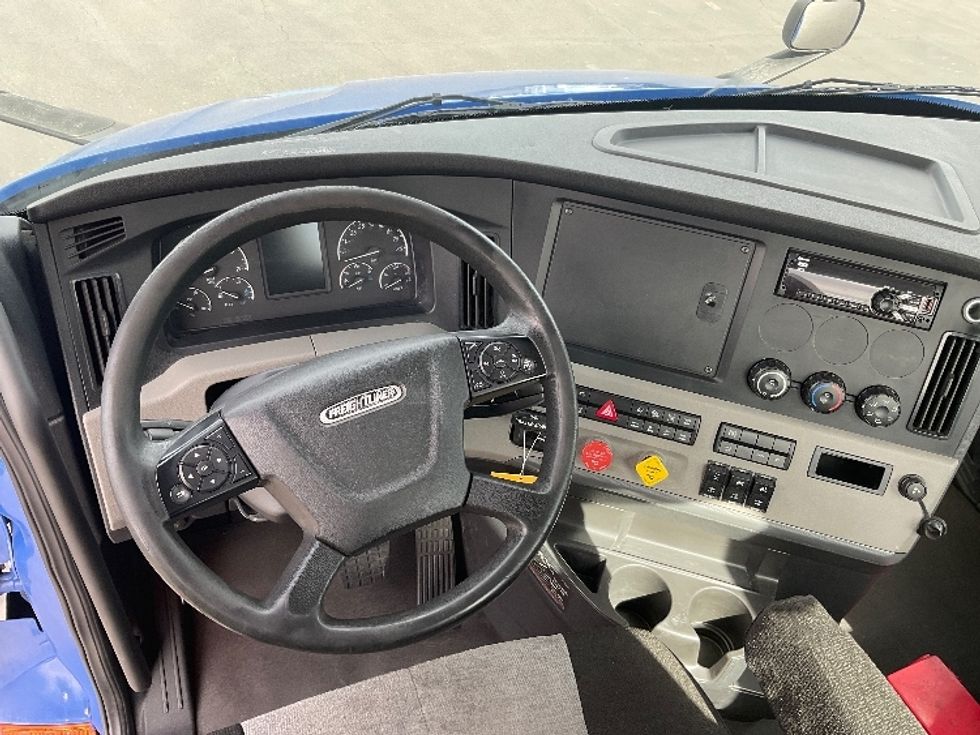 Day Cab Tractor-Heavy Duty Tractors-Freightliner-2019-T11664ST-Phoenix-AZ-208,538\n\t\tmiles-$ 51,500 - Image 11