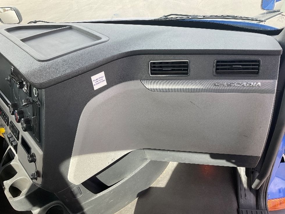 Day Cab Tractor-Heavy Duty Tractors-Freightliner-2019-T11664ST-Phoenix-AZ-208,538\n\t\tmiles-$ 51,500 - Image 13