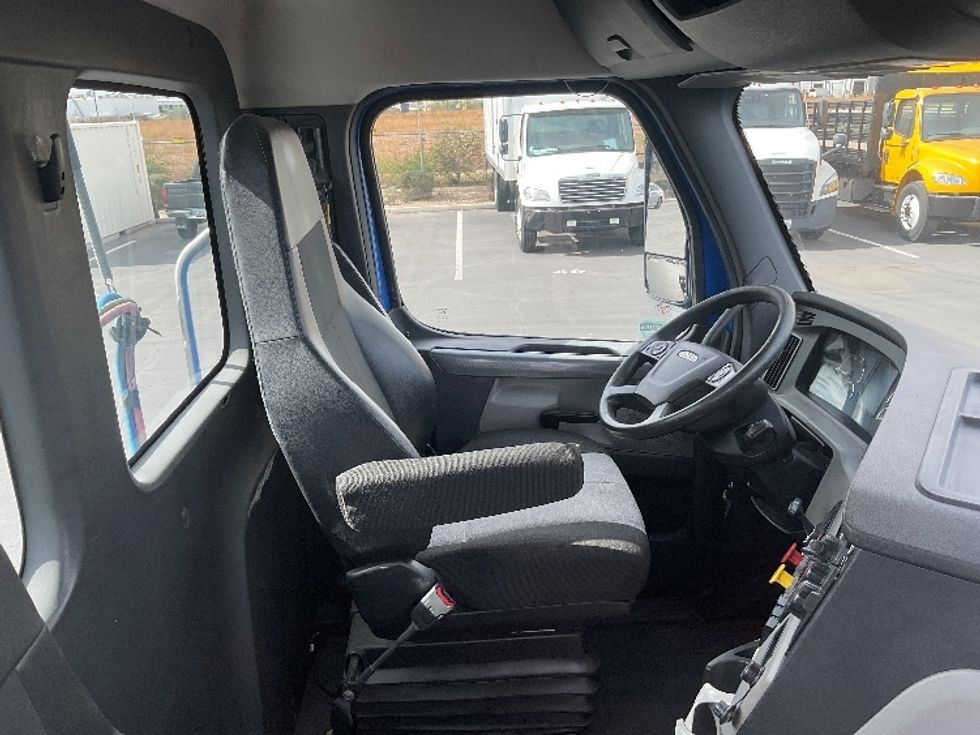 Day Cab Tractor-Heavy Duty Tractors-Freightliner-2019-T11664ST-Phoenix-AZ-208,538\n\t\tmiles-$ 51,500 - Image 14