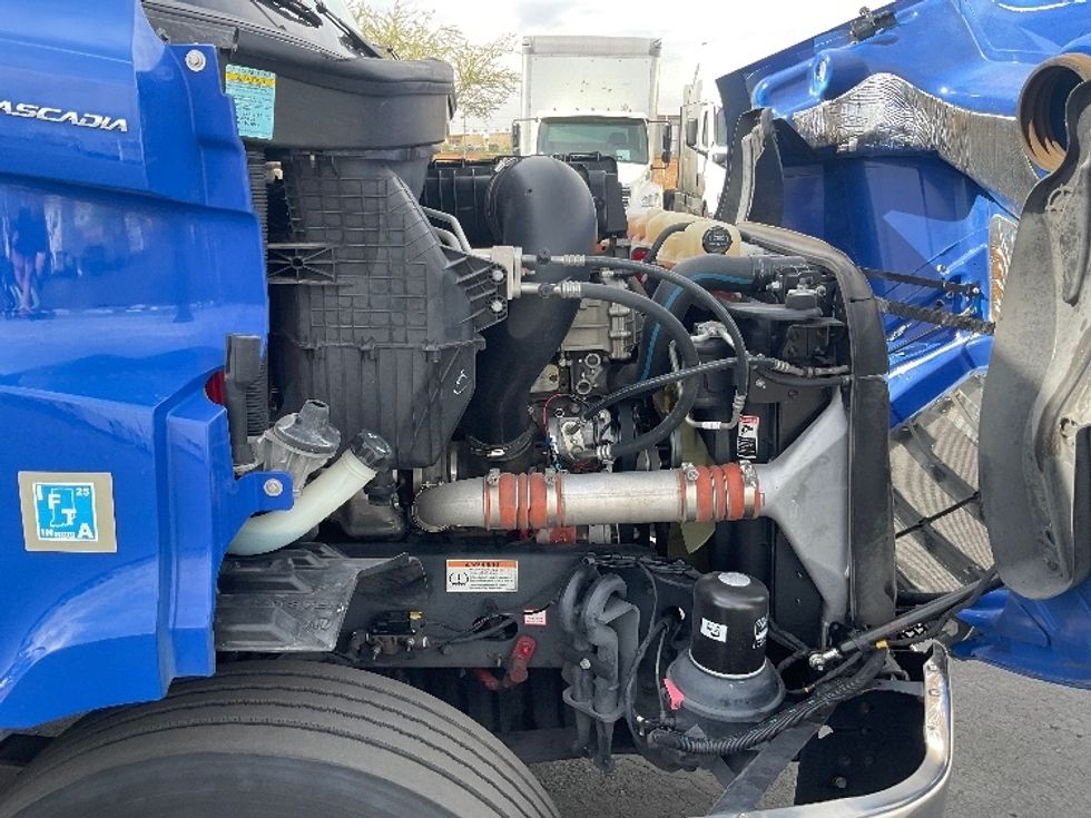 Day Cab Tractor-Heavy Duty Tractors-Freightliner-2019-T11664ST-Phoenix-AZ-208,538\n\t\tmiles-$ 51,500 - Image 15