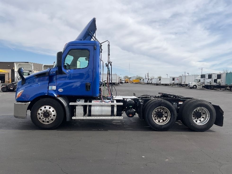 Day Cab Tractor-Heavy Duty Tractors-Freightliner-2019-T11664ST-Phoenix-AZ-208,538\n\t\tmiles-$ 51,500 - Image 4