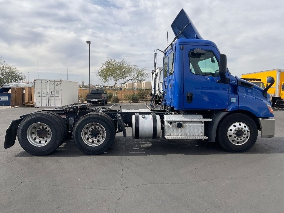 Day Cab Tractor-Heavy Duty Tractors-Freightliner-2019-T11664ST-Phoenix-AZ-208,538\n\t\tmiles-$ 51,500 - Image 8