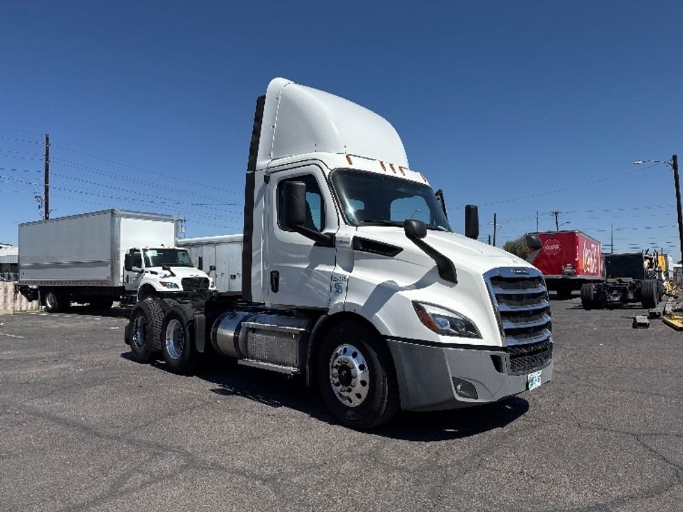 Day Cab Tractor-Heavy Duty Tractors-Freightliner-2019-T11664ST-Phoenix-AZ-411,107\n\t\tmiles-$ 43,750 - Image 1