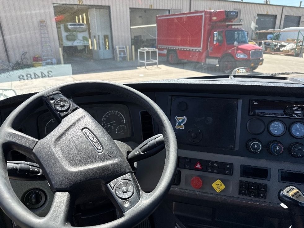 Day Cab Tractor-Heavy Duty Tractors-Freightliner-2019-T11664ST-Phoenix-AZ-411,107\n\t\tmiles-$ 43,750 - Image 11