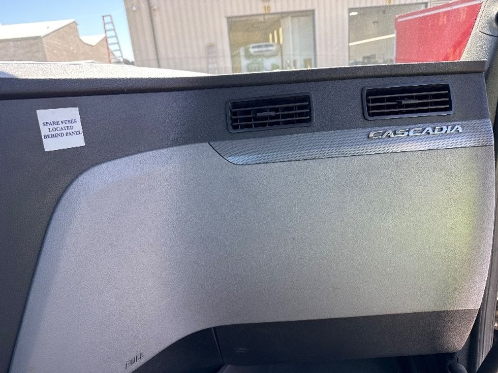 Day Cab Tractor-Heavy Duty Tractors-Freightliner-2019-T11664ST-Phoenix-AZ-411,107\n\t\tmiles-$ 43,750 - Image 13