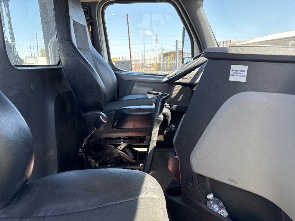 Day Cab Tractor-Heavy Duty Tractors-Freightliner-2019-T11664ST-Phoenix-AZ-411,107\n\t\tmiles-$ 43,750 - Image 14