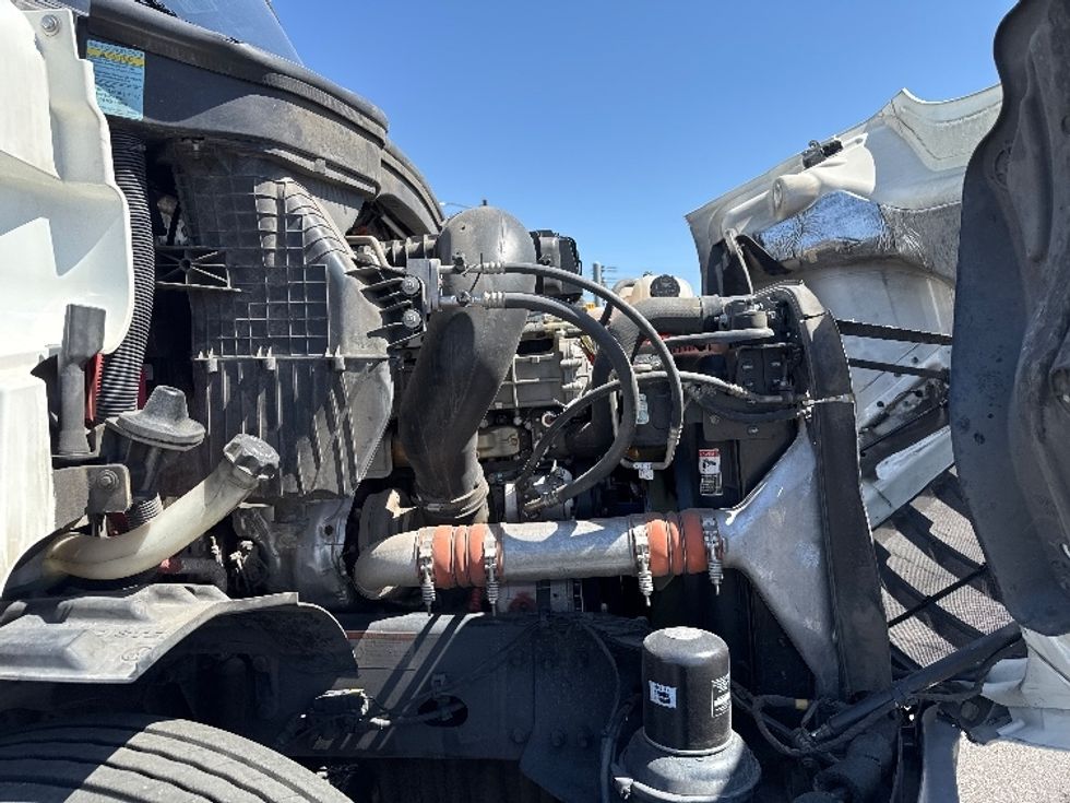 Day Cab Tractor-Heavy Duty Tractors-Freightliner-2019-T11664ST-Phoenix-AZ-411,107\n\t\tmiles-$ 43,750 - Image 15