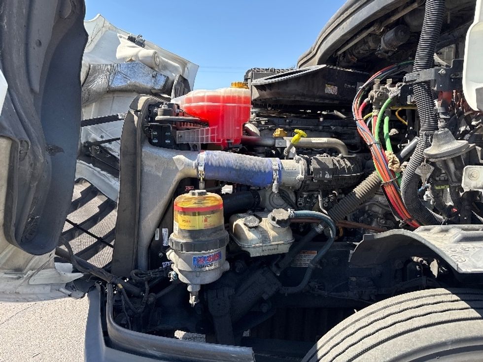 Day Cab Tractor-Heavy Duty Tractors-Freightliner-2019-T11664ST-Phoenix-AZ-411,107\n\t\tmiles-$ 43,750 - Image 16