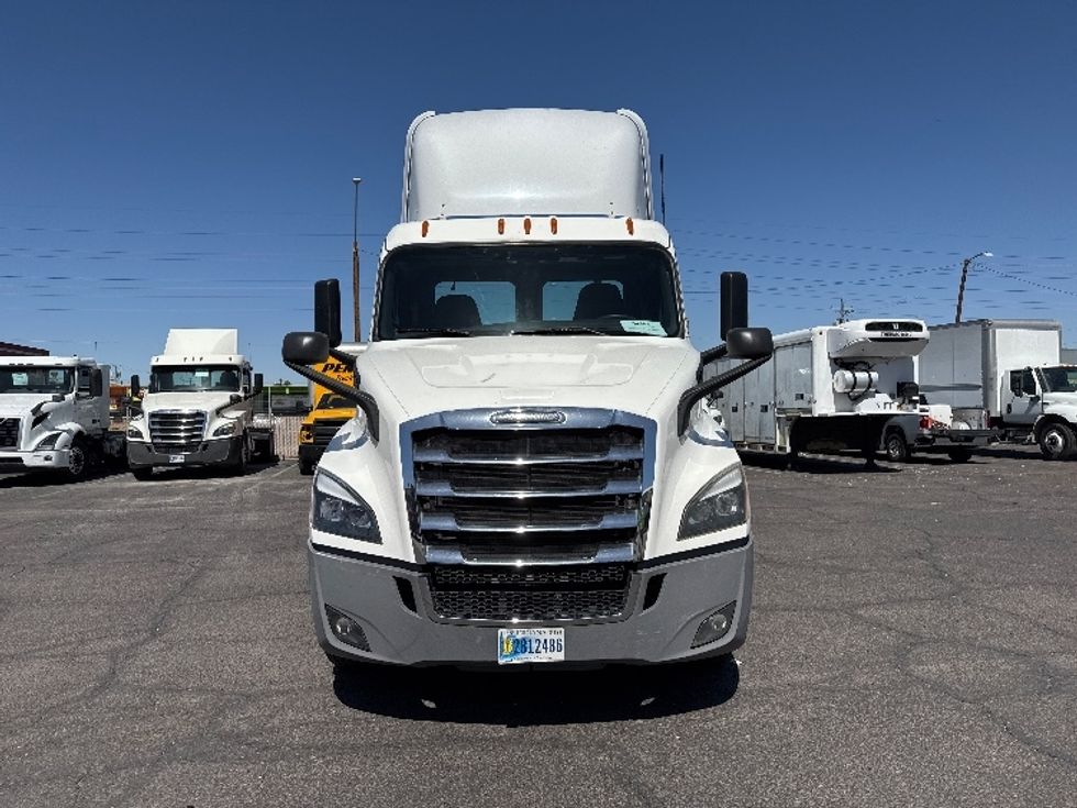 Day Cab Tractor-Heavy Duty Tractors-Freightliner-2019-T11664ST-Phoenix-AZ-411,107\n\t\tmiles-$ 43,750 - Image 2