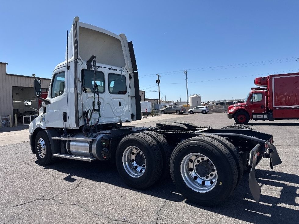 Day Cab Tractor-Heavy Duty Tractors-Freightliner-2019-T11664ST-Phoenix-AZ-411,107\n\t\tmiles-$ 43,750 - Image 5