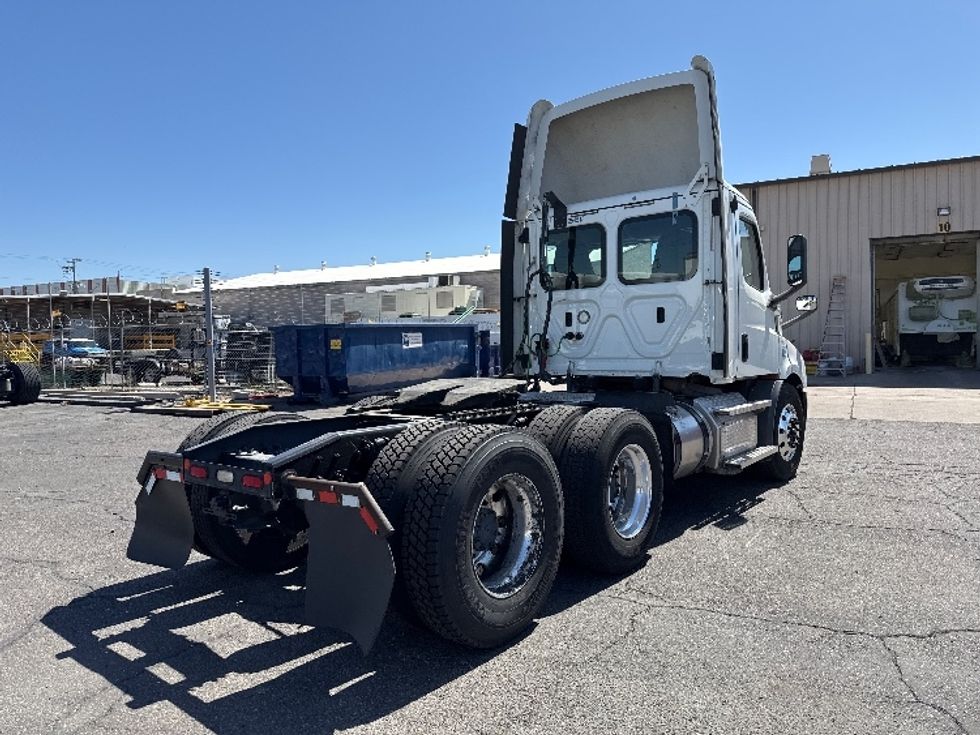 Day Cab Tractor-Heavy Duty Tractors-Freightliner-2019-T11664ST-Phoenix-AZ-411,107\n\t\tmiles-$ 43,750 - Image 7