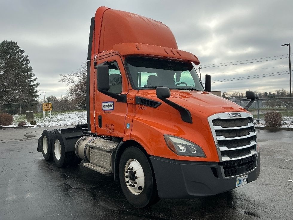 Day Cab Tractor-Heavy Duty Tractors-Freightliner-2019-T11664ST-Piqua-OH-377,078\n\t\tmiles-$ 37,750 - Image 1