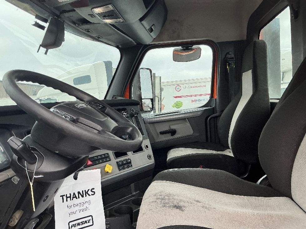 Day Cab Tractor-Heavy Duty Tractors-Freightliner-2019-T11664ST-Piqua-OH-377,078\n\t\tmiles-$ 37,750 - Image 10