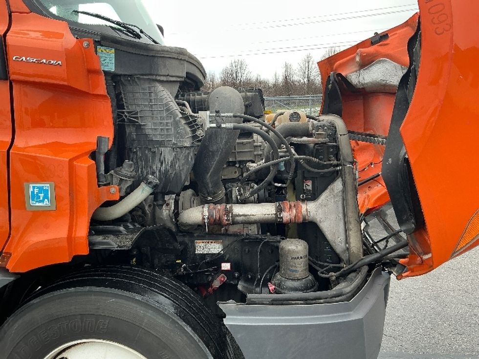 Day Cab Tractor-Heavy Duty Tractors-Freightliner-2019-T11664ST-Piqua-OH-377,078\n\t\tmiles-$ 37,750 - Image 16