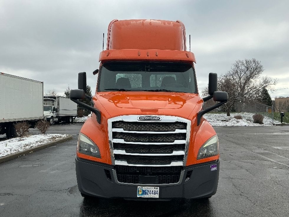 Day Cab Tractor-Heavy Duty Tractors-Freightliner-2019-T11664ST-Piqua-OH-377,078\n\t\tmiles-$ 37,750 - Image 2