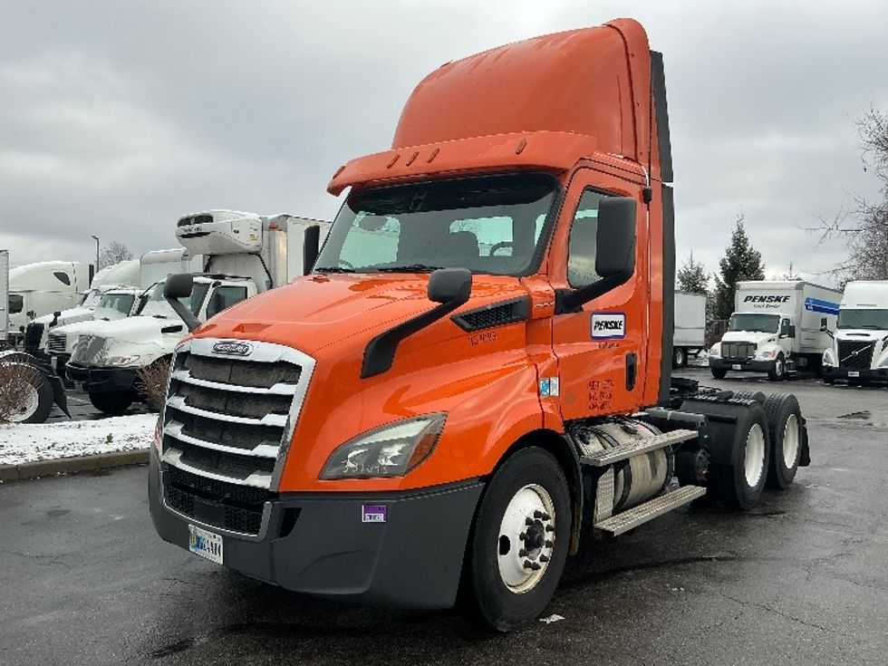 Day Cab Tractor-Heavy Duty Tractors-Freightliner-2019-T11664ST-Piqua-OH-377,078\n\t\tmiles-$ 37,750 - Image 3