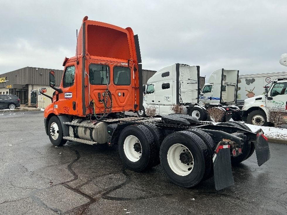 Day Cab Tractor-Heavy Duty Tractors-Freightliner-2019-T11664ST-Piqua-OH-377,078\n\t\tmiles-$ 37,750 - Image 5