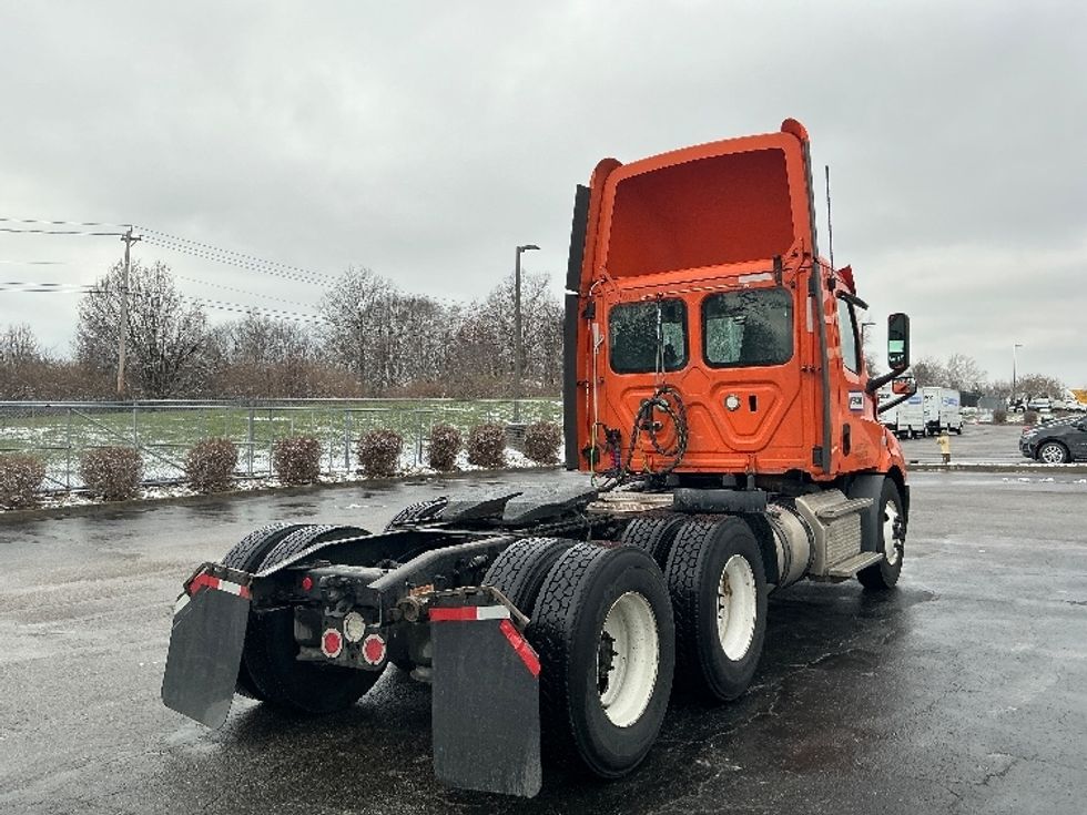 Day Cab Tractor-Heavy Duty Tractors-Freightliner-2019-T11664ST-Piqua-OH-377,078\n\t\tmiles-$ 37,750 - Image 7