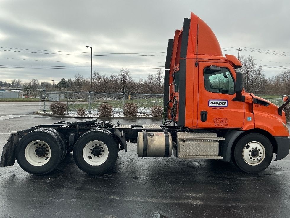 Day Cab Tractor-Heavy Duty Tractors-Freightliner-2019-T11664ST-Piqua-OH-377,078\n\t\tmiles-$ 37,750 - Image 8